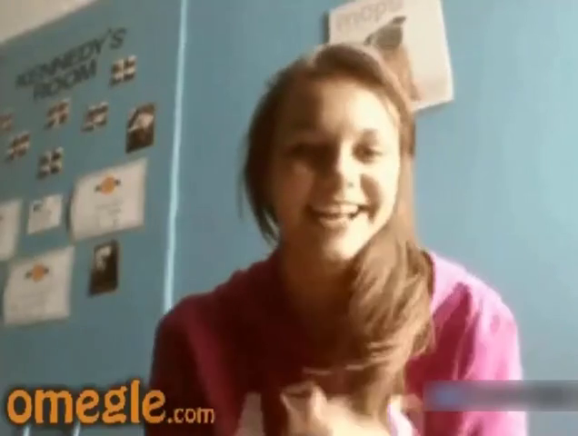 [Omegle] Teen Masturbates with A Vase