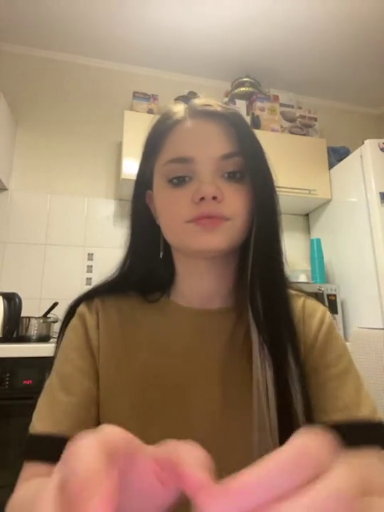 Two Webcam Girls Don't Waste Time