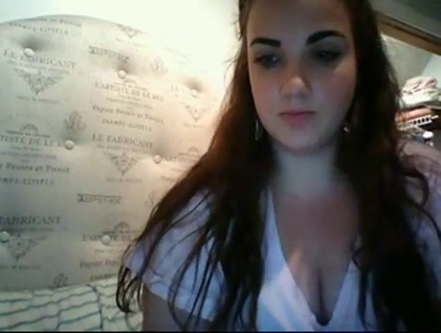 Big Beautiful Teen Plays With her Pussy 🔊