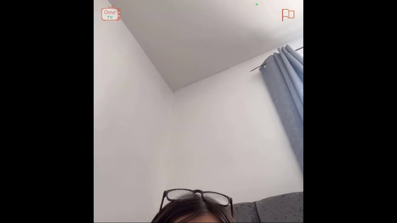 [OME.TV] Super Busty UK Chick Bating w/ A Brush