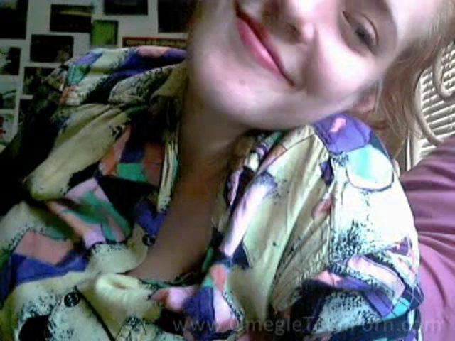 Amateur omegle slut loves to show all she's g